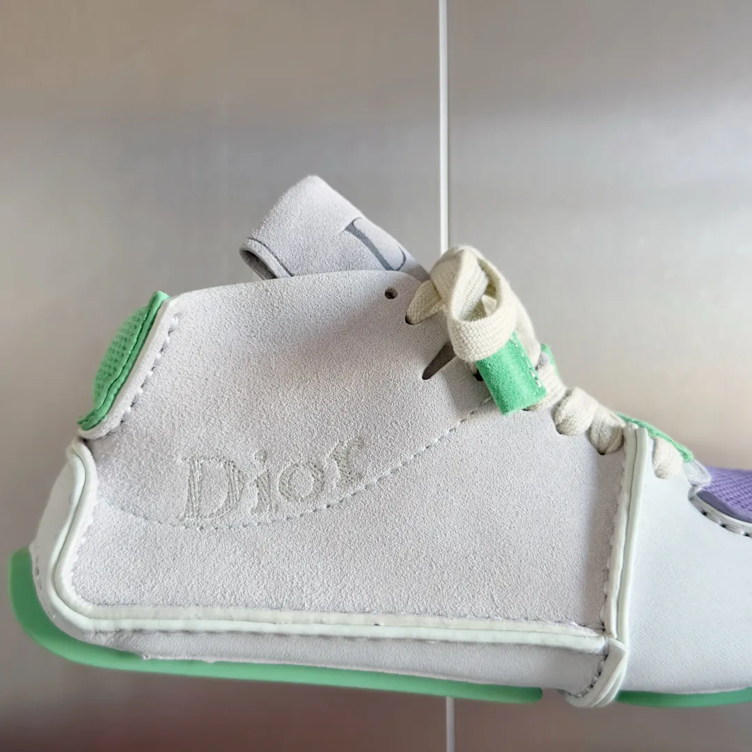 Men's shoes 💰680 Top version: Dior Roadie series catwalk couple style handmade casual sports shoes delivery counter exquisite packaging 🛍📦 ▪️Material: original custom imported first-layer cowhide ▪️Inner lining: original custom leather lining ▪️Sole: original molded anti-slip rubber material ▪️Sole thickness: 2CM ▪️Size: women's 35-40 / Men's 39-45